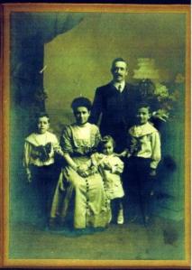 Frederick and Amy Steel with their 3 sons Arthur, Roy and young Fred